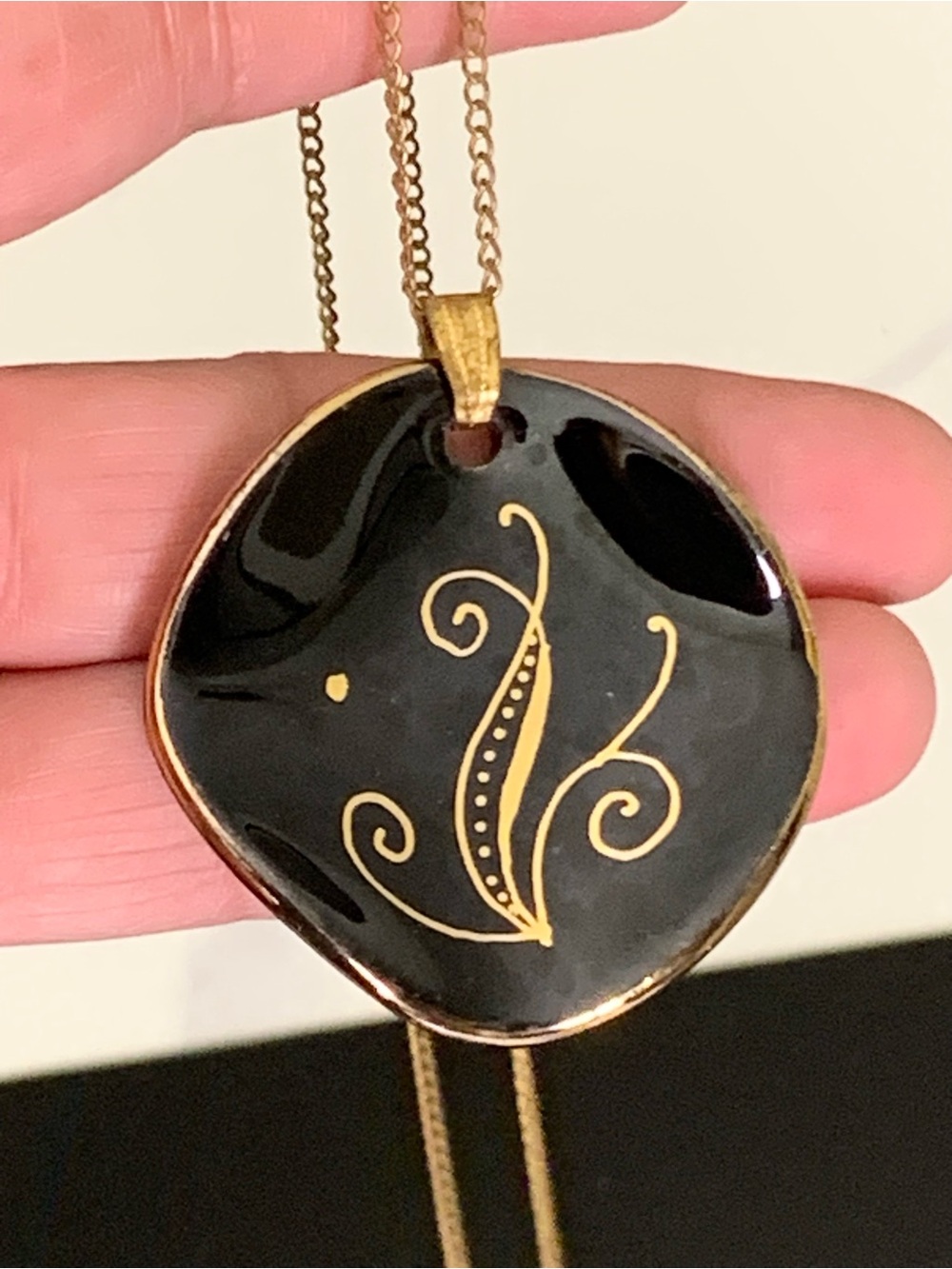 Vintage Mid-Century Milvern Co Hand Painted Porcelain Pendant Necklace 18”